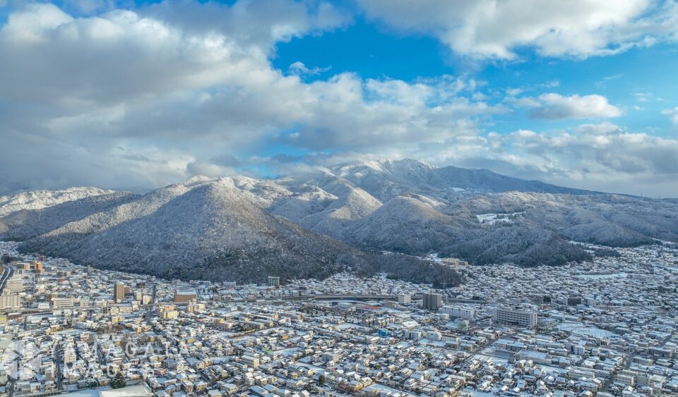 冠雪の山形市街地