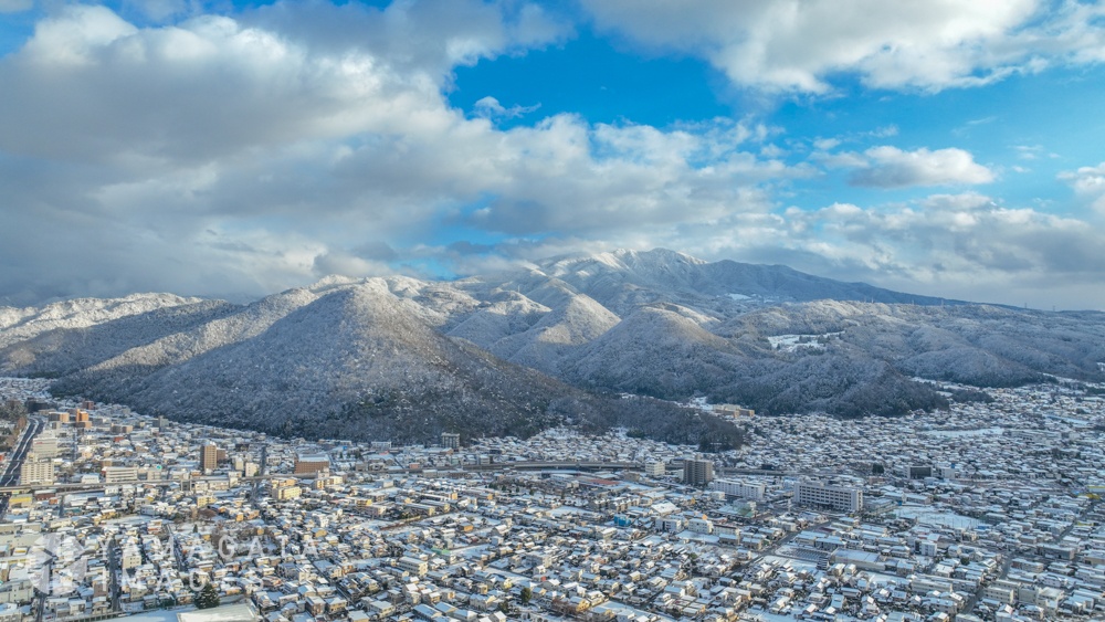 冠雪の山形市街地