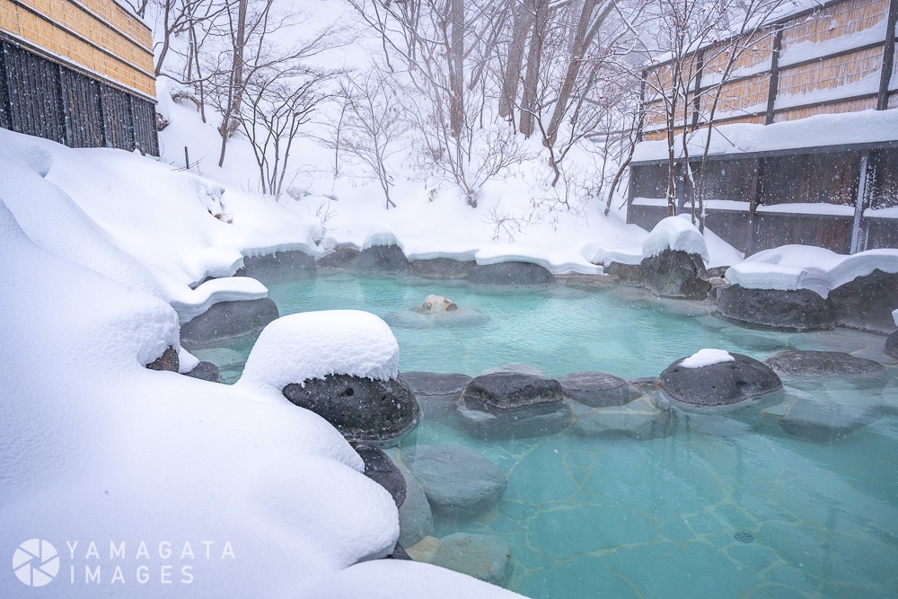 雪の露天風呂（蔵王温泉）
